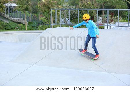 skateboarder woman skateboarding at skatepark