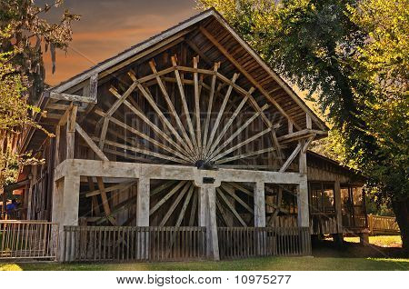 Waterwheel al tramonto