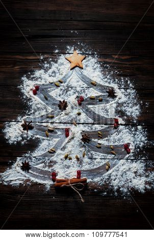 Christmas tree with the flour, cinnamon and anise star spices