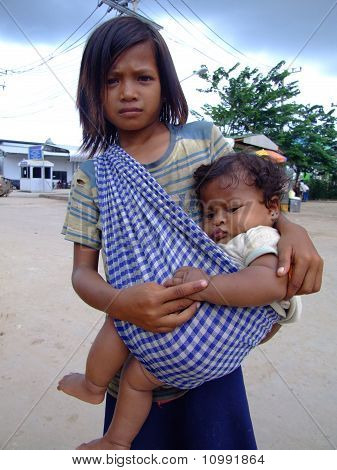 Jeune fille sur la frontière cambodgienne thaïlandaise.