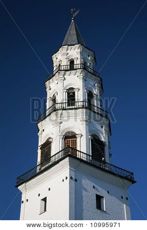 18 世紀の落下タワーを Nevjansky