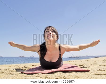 Bikram Yoga Paorna Salabhasana Pose Frontalansicht
