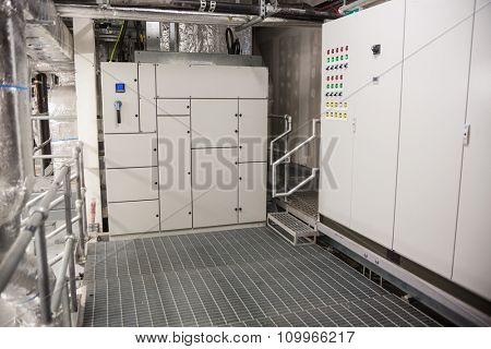 Temperature control room of large building