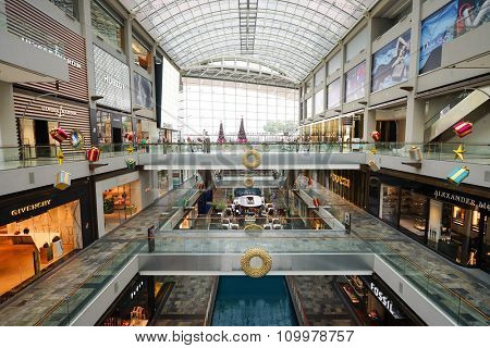 SINGAPORE - NOVEMBER 08, 2015: interior of The Shoppes at Marina Bay Sands. The Shoppes at Marina Bay Sands is one of Singapore's largest luxury shopping malls