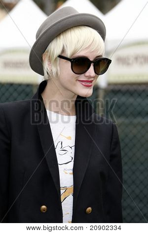 LOS ANGELES - JUN 12: Ashlee Simpson ankommer på 22 årlige 'Time for Heroes' Celebrity Picnic