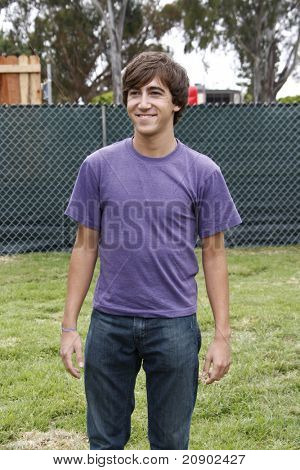 LOS ANGELES - JUN 12: Vincent Martella přijíždí v 22 roční 'Čas pro Heroes' Celebrity Picn