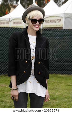 LOS ANGELES - JUN 12: Ashlee Simpson ankommer på 22 årlige 'Time for Heroes' Celebrity Picnic