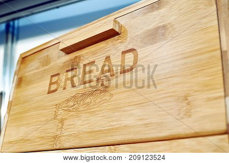 The wooden box for bread with text