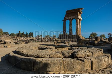 Temple Of Castor And Pollux One Of The Greeks Temple Of Italy, Magna Graecia. The Ruins Are The Symb