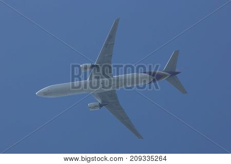 Boeing 777-300 Hs-tkd Tg103