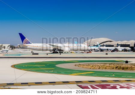 Los Angeles International Airport (lax)