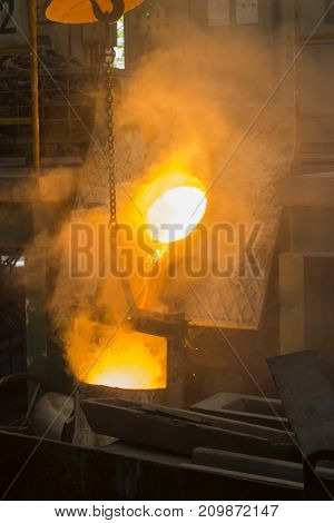Molten iron molten metal poured in to ladle ; foundry factory