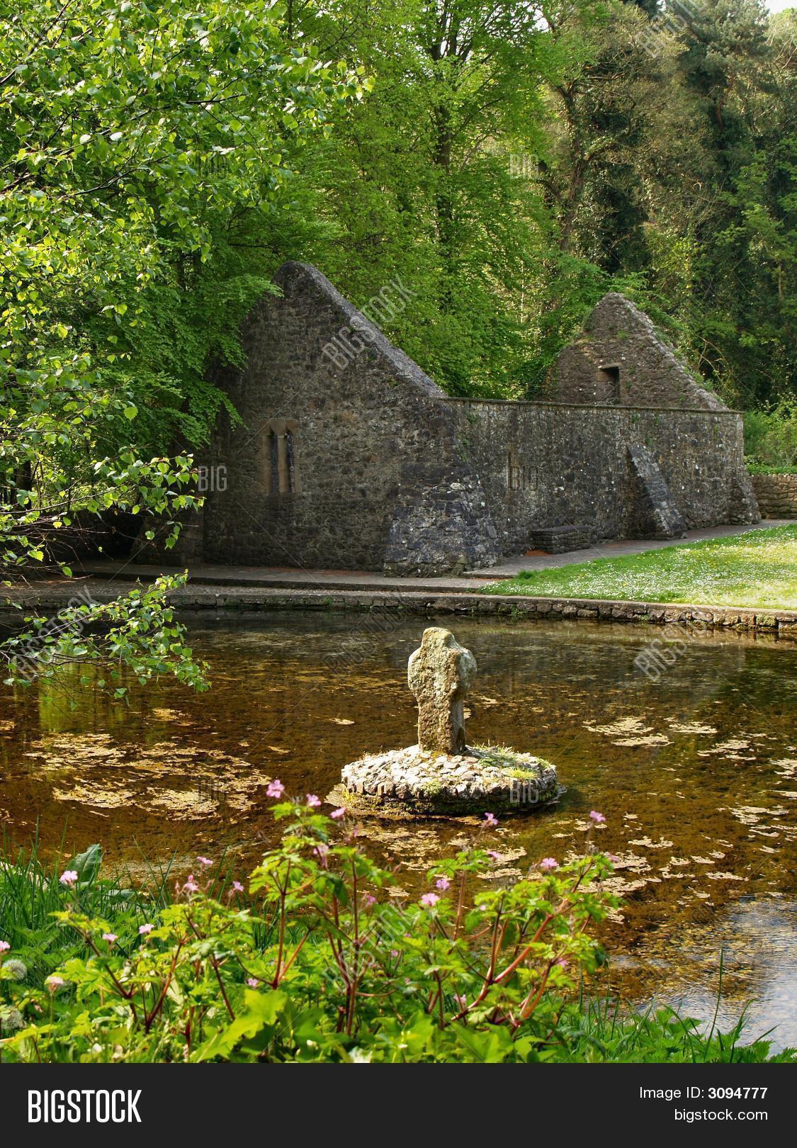 St Moluas Well — Balline