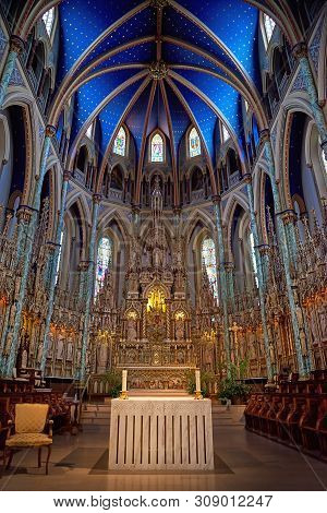 Ottawa, Ontario, Canada September 18, 2018: Interior Of Notre-dame Cathedral Basilica, Ottawa, Ontar