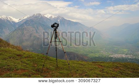Srinagar, Jammu And Kashmir, India- Dated: June 15, 2019: A Nikon D3200 Dslr Camera Mounted On An Al