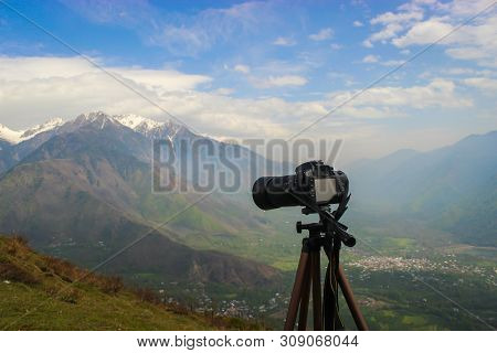 Srinagar, Jammu And Kashmir, India- Dated: June 15, 2019: Close Up Of A Nikon D3200 Dslr Camera Moun