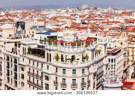 Metropolis Building Or Edificio Metropolis Is An Office Building At The Corner Of The Calle De Alcal