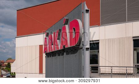 Gyor Hungary 05 07 2019 Logo Of The Gyori Arkad Shopping Center On The Building