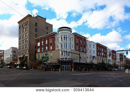 Akron, Ohio/united States - September 11: A Street Scene  [september 11, 2016] In [akron]
