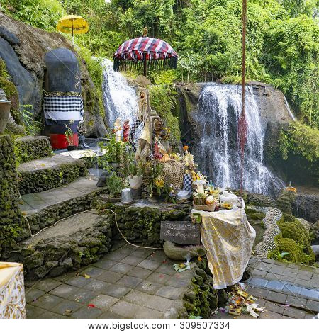 Altar At Kisah Ratu Niang Sakti Pura Dalem Pengembak Sanur In Bali, Indonesia