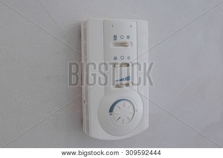 Air-conditioner Manual Switch System Of The Smart Home Of The Old Generation, Side View