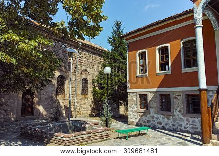 Perushtitsa, Bulgaria - September 4, 2016: The Building Of Danov School From The 19th Century, Perus