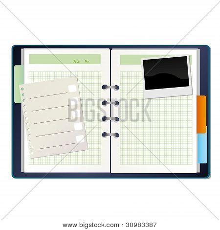 Notebook og et foto på en hvid baggrund