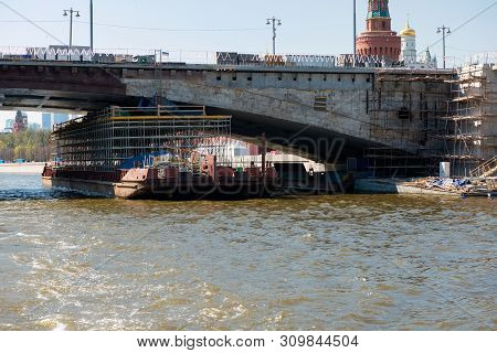 Moscow, Russia - May 6, 2019: View Of The Reconstruction Of The Bolshoy Moskvoretsky Bridge On A Sum