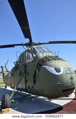 San Diego, Usa- July 1, 2019: Hrs-3 (h-19) Chickasaw Display Inside Flying Leatherneck Aviation Muse
