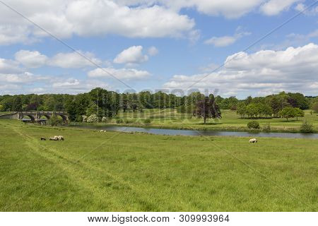 A View Of The Beautiful Derbyshire Countryside In The Peak District Of Derbyshire, Uk