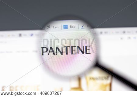 New York, Usa - 15 February 2021: Pantene Website In Browser With Company Logo, Illustrative Editori