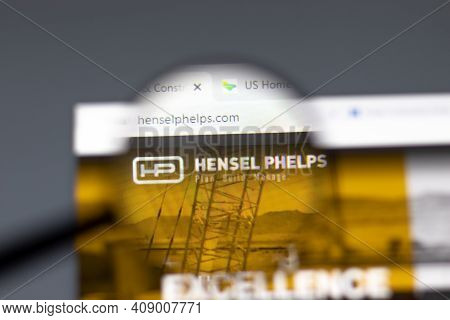 New York, Usa - 15 February 2021: Hensel Phelps Construction Website In Browser With Company Logo, I