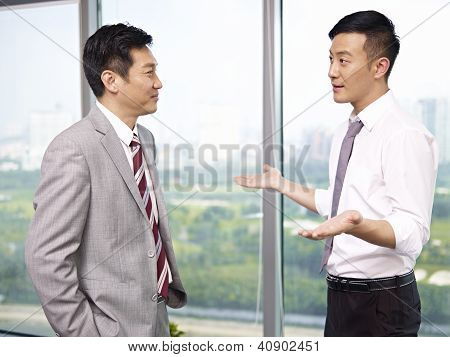 Asiatiske forretningsfolk