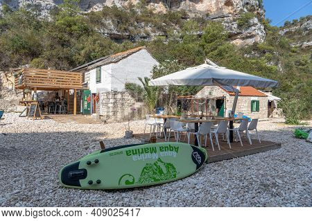 Vis, Croatia - Aug 17, 2020: The Only Restaurant In Stiniva Shlerted Cove Beach In Summer