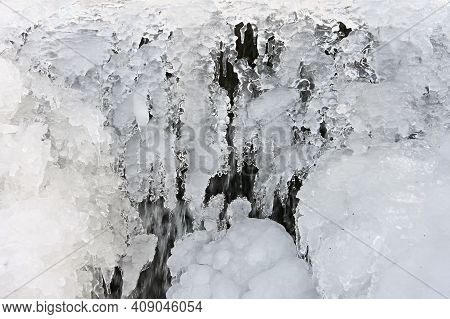 Frozen Stream. Beautiful Winter Nature Background. Frost, Ice And Snow In The Winter.