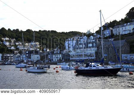 Looe (england), Uk - August 22, 2015: Looe Harbor, Cornwall, England, United Kingdom.