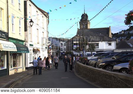 Looe (england), Uk - August 22, 2015: Looe Village, Cornwall, England, United Kingdom.
