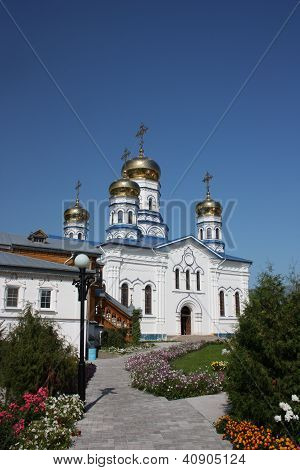 Tsivilsk. Virgin Tihvinin Luostaria. Tihvinän Jumalanäidin katedraali.