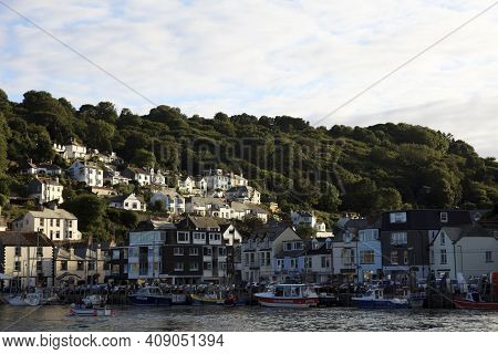 Looe (england), Uk - August 22, 2015: Looe Harbor, Cornwall, England, United Kingdom.