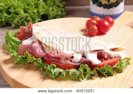 piadina กับแฮมชีส