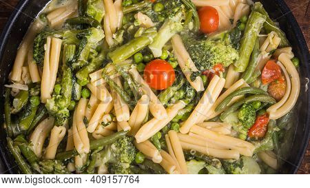 Cooking Primavera Pasta In A Pan - Vegan American And Italian Primavera Pasta Dish With Broccoli, Be