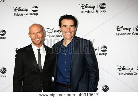 LOS ANGELES - JAN 10: Luke Goss, Goran Visnjic navštěvuje strana ABC TCA zima 2013 v Langham Hun