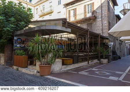La Terrazza Meeting Point For Nightlife In The Center Of Terni