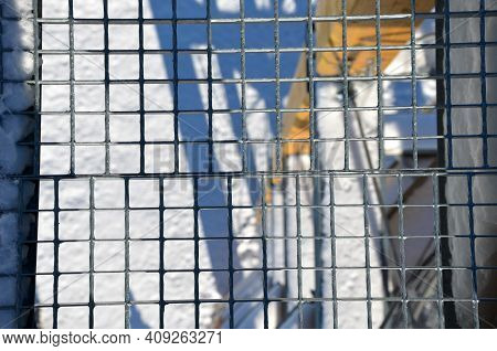 Gray Grille Transparent Viewing Platform Construction With High Resistance To Deformation Even Under