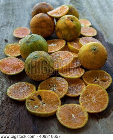 Fresh Orange Fruits On The Old Wooden Table. Tangerine Phurua Species, Juicy Orange Sour And Sweet, 