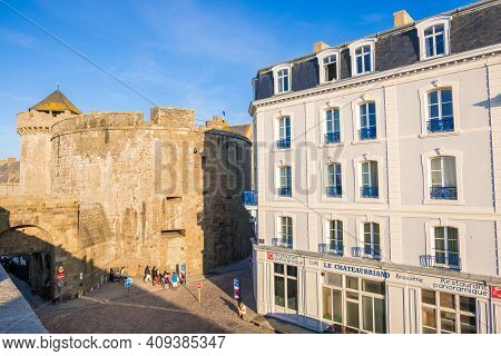 Saint-malo, France - August 25, 2019: Tour Quic-en-groigne And Tour Des Dames Of The Castle Which No