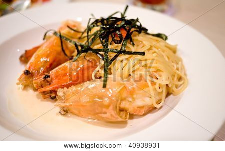 スパゲッティ ミートソースの巨大な川海老