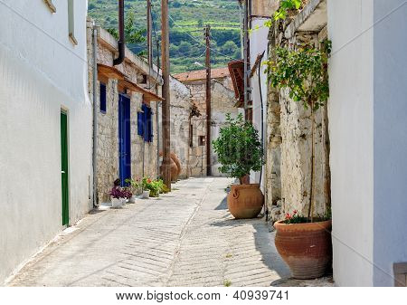 Strada stretta nel vecchio villaggio