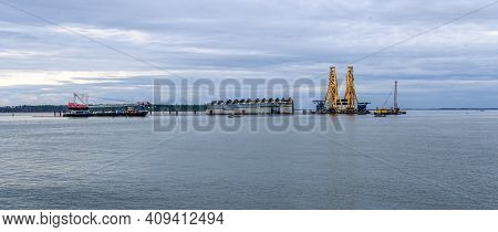 Brunswick, Georgia - January 11, 2021: The Mv Golden Ray Is A 200-meter-long Car Carrier That Capsiz