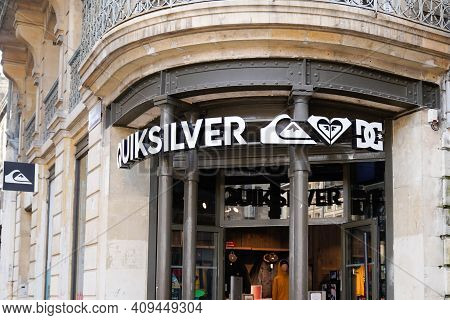 Bordeaux , Aquitaine France - 02 20 2021 : Quiksilver Text Sign And Logo Brand Front Of Shop Buildin